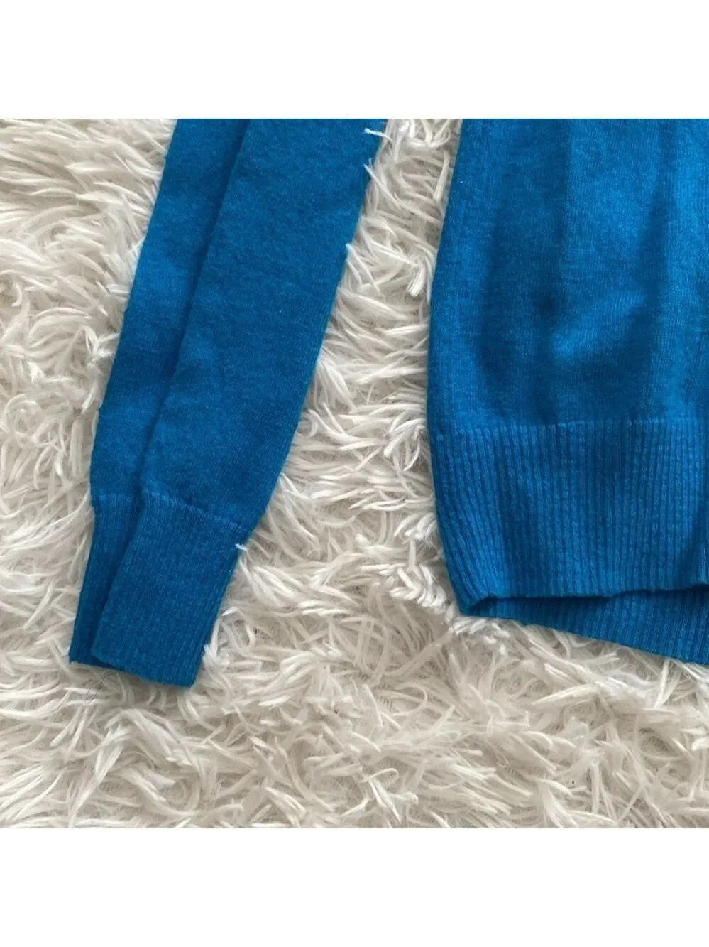 Aeropostale turquoise vneck sweater
